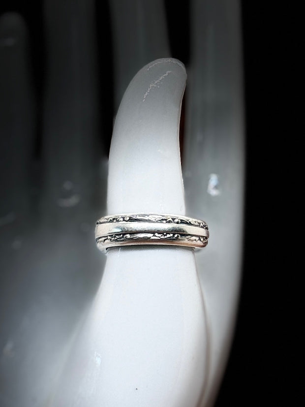 Size 5.5 Handmade Spoon Ring – 1940 Exquisite by WM Rogers and Sons. (Silver Plated)