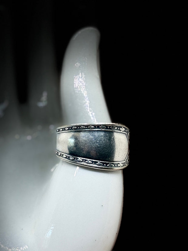Size 10 Handmade Spoon Ring – 1910 Sheraton by Oneida Community Plate. (Silver Plated)