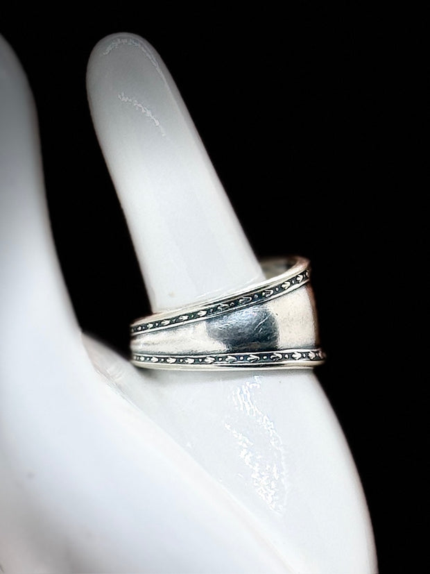 Size 10 Handmade Spoon Ring – 1910 Sheraton by Oneida Community Plate. (Silver Plated)