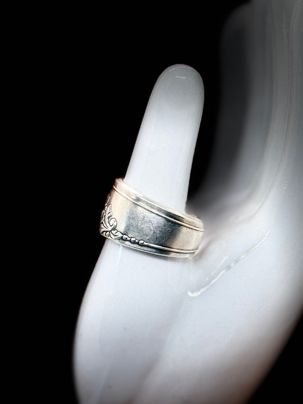 Size  9.5 Handmade Spoon Ring – 1946 Queen Bess II by Oneida Silver. (Silver Plated)